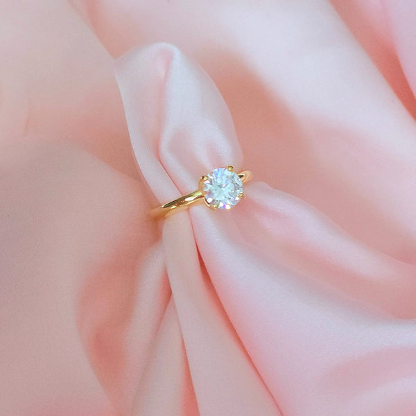 Engagement cz stone ring