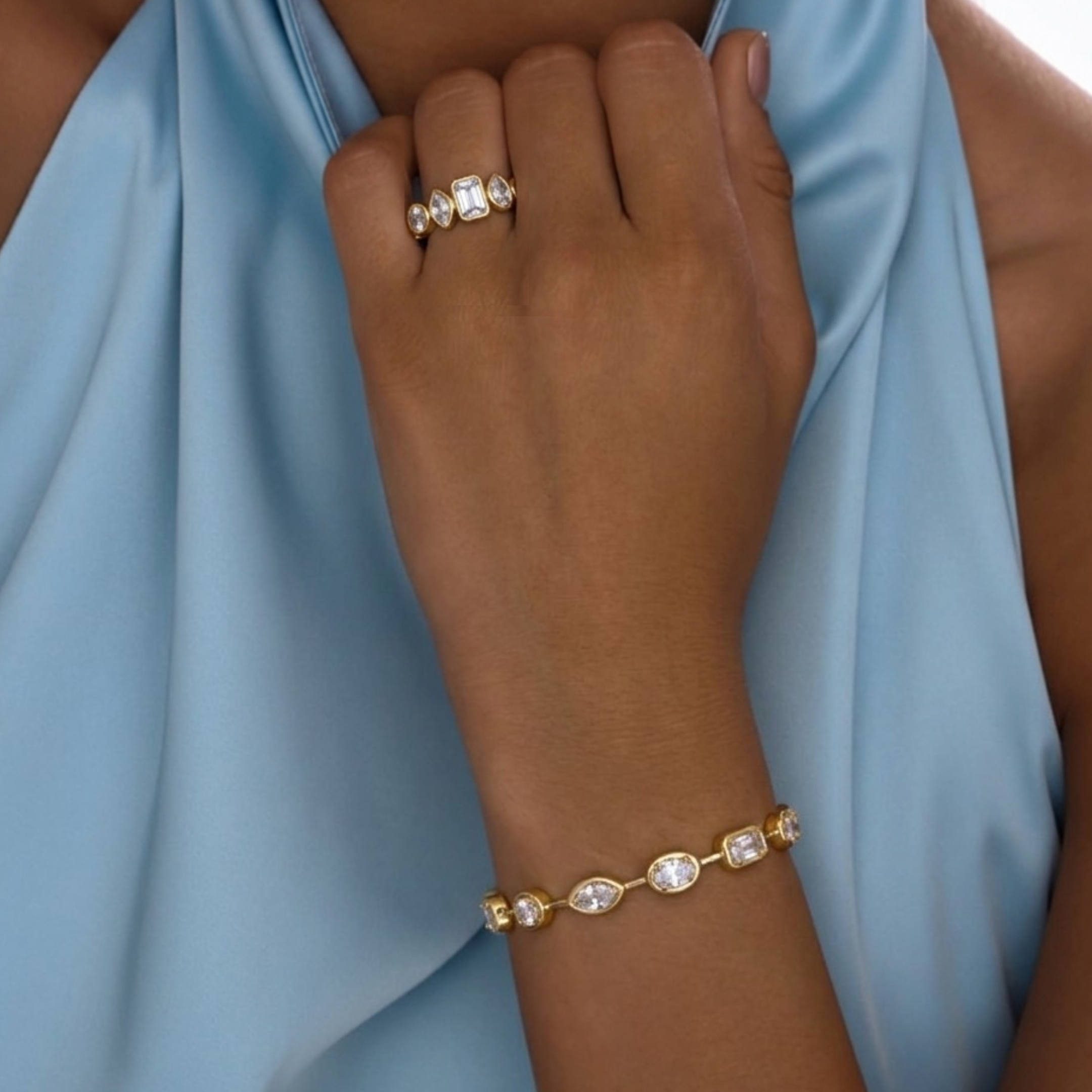 multi shapes diamond bracelet 18k