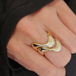 wavy gold ring 18k with splash cz