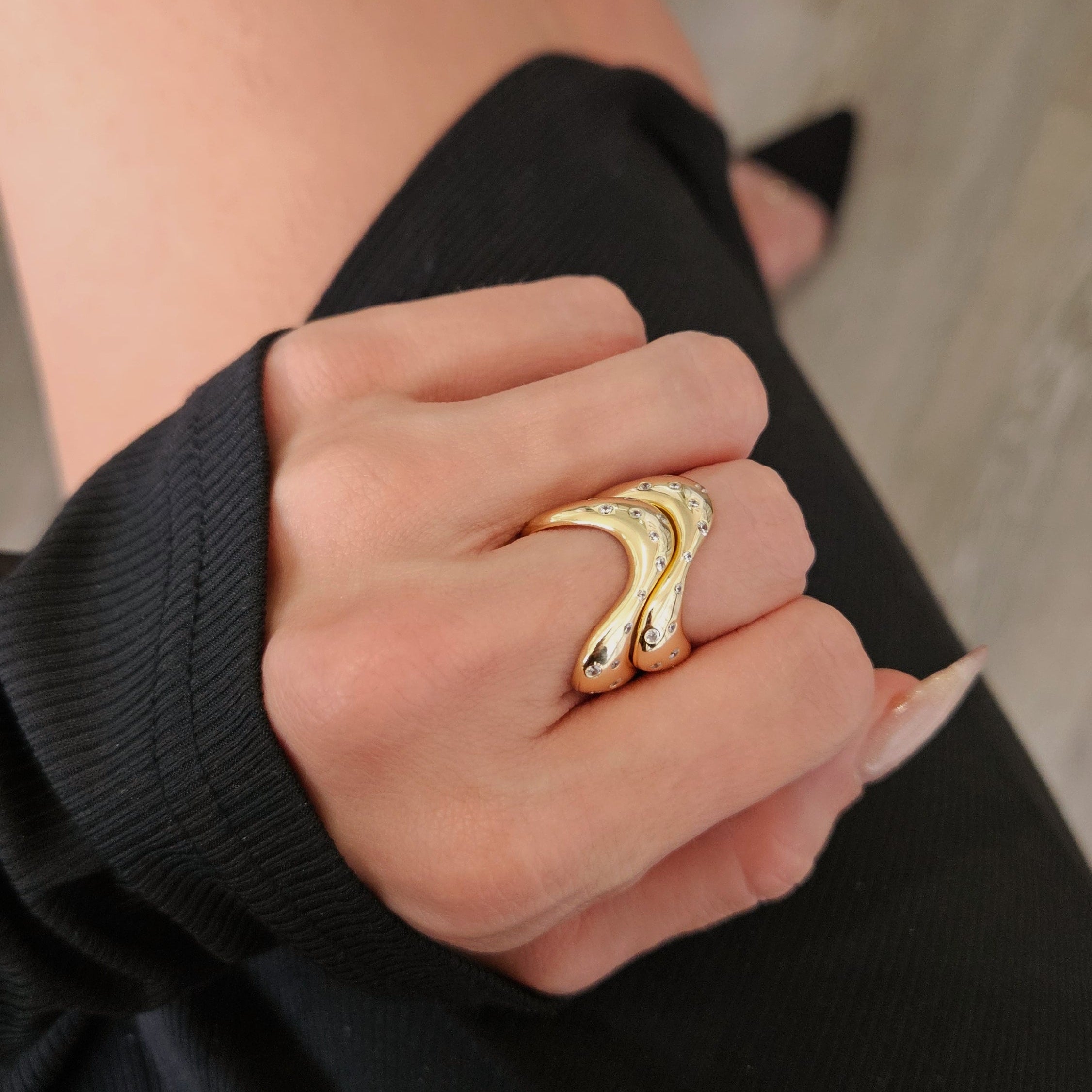 wavy ring splash stones 18k gold